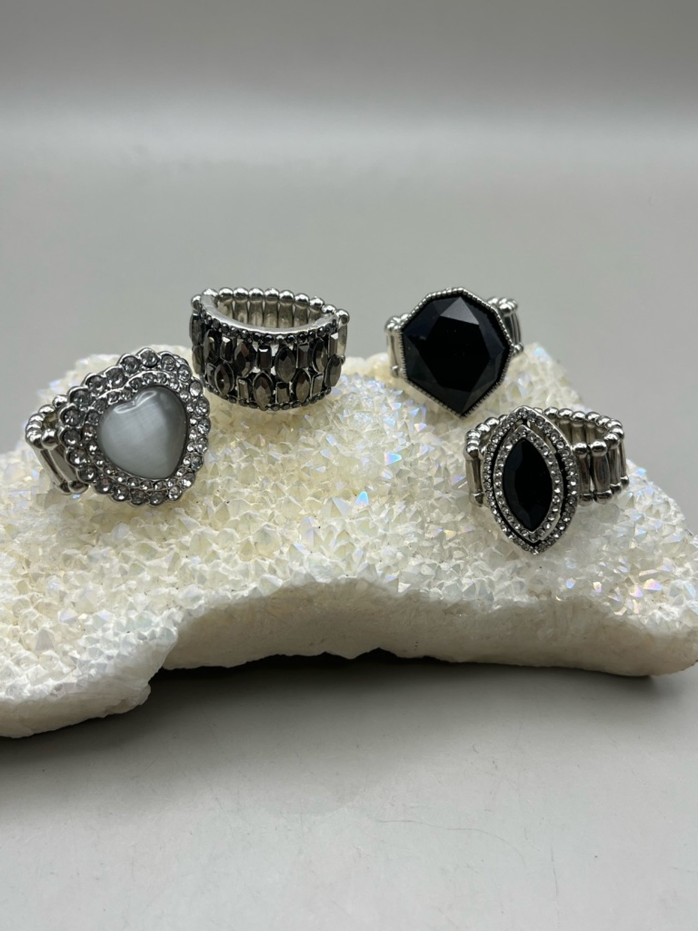 LOT OF 4 Gorgeous Silver Tone Stretchy Statement Rings - Black & White Glam